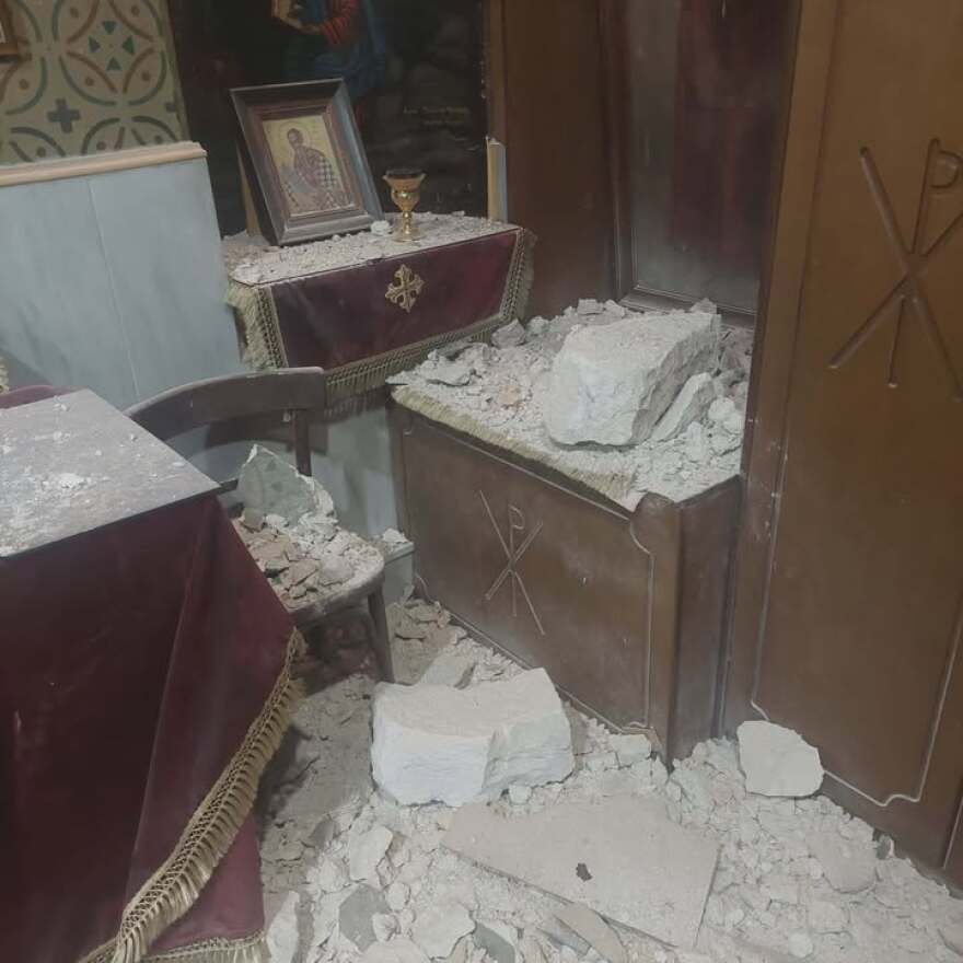 Σοβαρές ζημιές στον Ιερό Ναό Αγίων Πατέρων της Μυτιλήνης μετά από πτώση μεγάλου δέντρου, δείτε φωτογραφίες