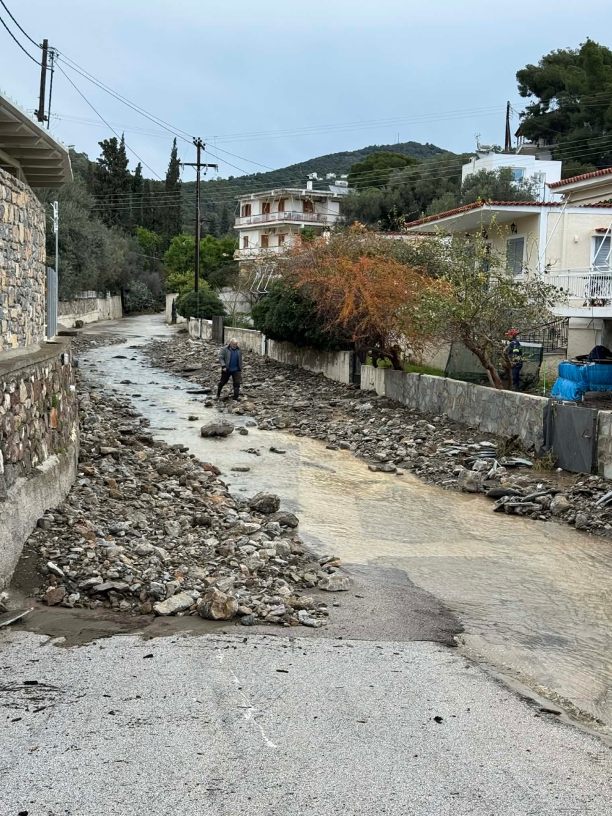Η κακοκαιρία Erminio δοκίμασε τη Ρόδο και πολλά νησιά του Αιγαίου: Κύματα ύψους 3-4 μέτρων, θυελλώδεις άνεμοι και πλημμύρες, δείτε βίντεο