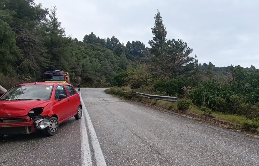 Τροχαία, κατολισθήσεις και διακοπή κυκλοφορίας λόγω της κακοκαιρίας «Erminio» στη Χαλκιδική, δείτε φωτογραφίες