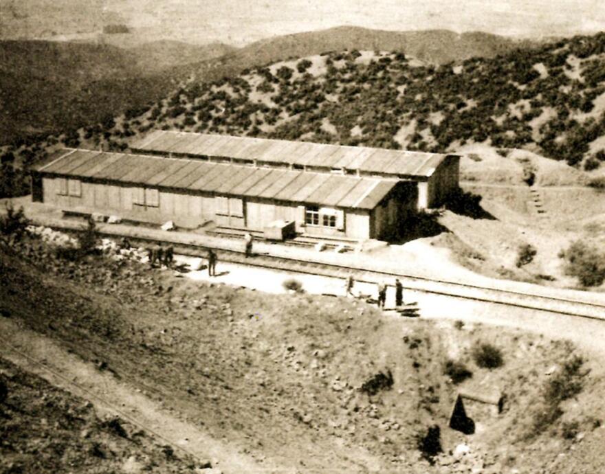 Σιδηροδρομικός σταθμός Καρυάς: Επισκέψιμο μνημείο γίνεται ο μαρτυρικός τόπος θανάτου  δεκάδων Ελλήνων Εβραίων στην Κατοχή