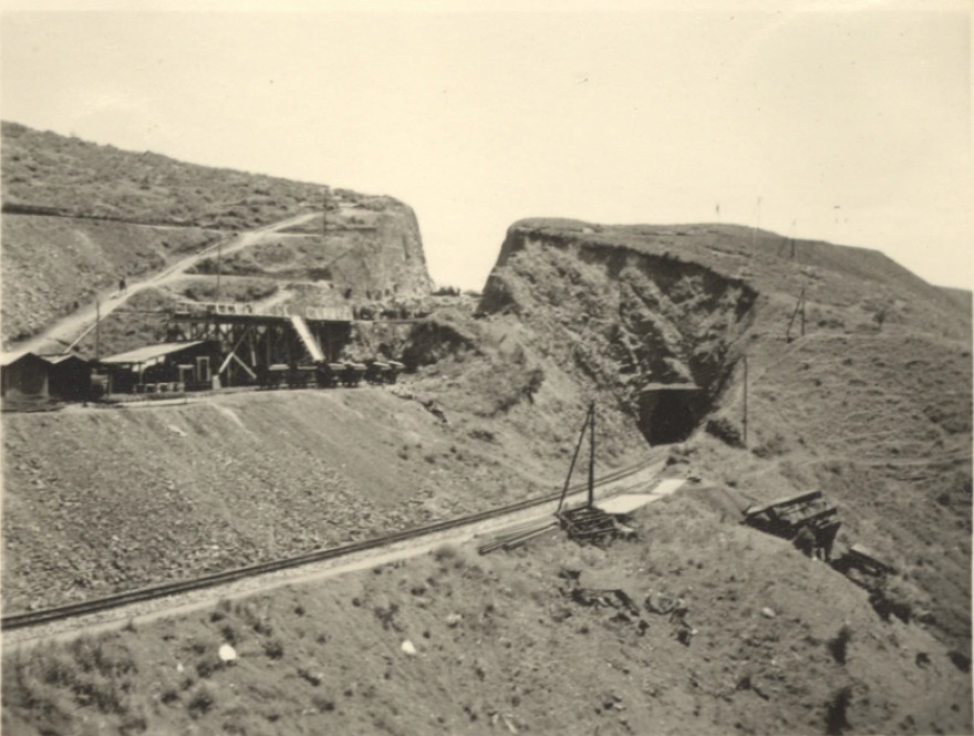 Σιδηροδρομικός σταθμός Καρυάς: Επισκέψιμο μνημείο γίνεται ο μαρτυρικός τόπος θανάτου  δεκάδων Ελλήνων Εβραίων στην Κατοχή