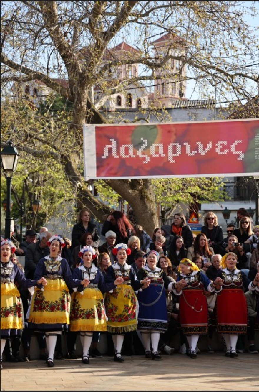 Με το δρώμενο της παραδοσιακής φορεσιάς ξεκινούν οι εκδηλώσεις του πανάρχαιου εθίμου «Λαζαρίνες» στην Κοζάνη