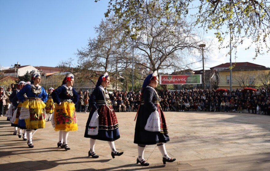 Με το δρώμενο της παραδοσιακής φορεσιάς ξεκινούν οι εκδηλώσεις του πανάρχαιου εθίμου «Λαζαρίνες» στην Κοζάνη