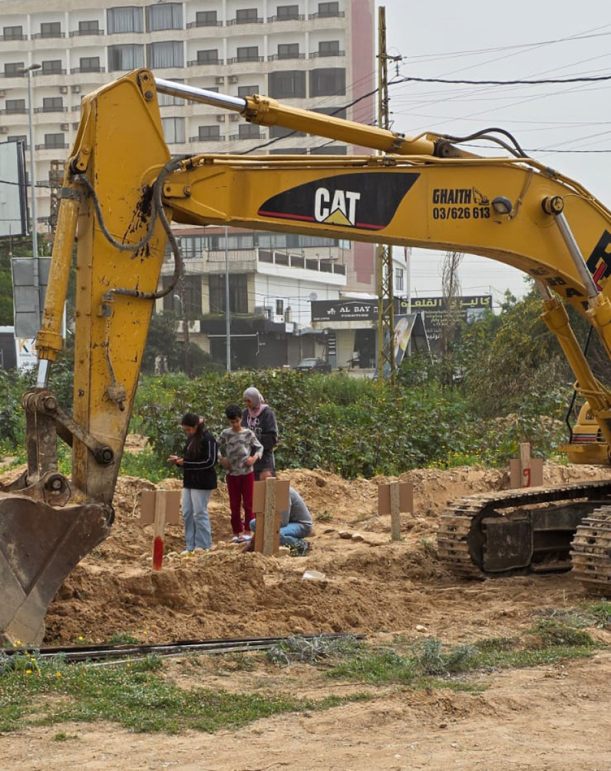&Alpha;&nu;&omicron;ί&gamma;&omicron;&upsilon;&nu; &tau;ά&phi;&omicron;&upsilon;&sigmaf; &sigma;&epsilon; &omicron;&iota;&kappa;ό&pi;&epsilon;&delta;&alpha; &sigma;&tau;&omicron;&nu; &Lambda;ί&beta;&alpha;&nu;&omicron; &gamma;&iota;&alpha; &tau;&omicron;&upsilon;&sigmaf; &nu;&epsilon;&kappa;&rho;&omicron;ύ&sigmaf; &tau;&omicron;&upsilon;&sigmaf; - &Delta;&epsilon;ί&tau;&epsilon; &beta;ί&nu;&tau;&epsilon;&omicron; 