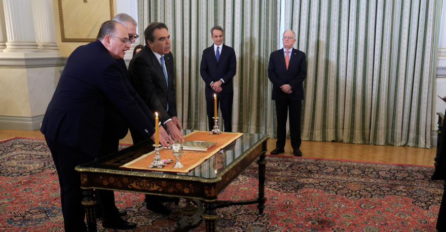 Ορκίστηκαν τα νέα μέλη της κυβέρνησης στο Προεδρικό Μέγαρο, δείτε βίντεο και φωτογραφίες