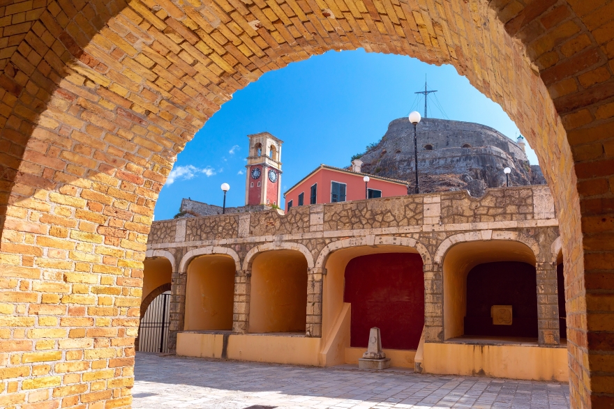 Πάσχα στην Ελλάδα: Πάτμος, Μετέωρα και Κέρκυρα οι πιο δημοφιλείς προορισμοί για τη φετινή έξοδο 