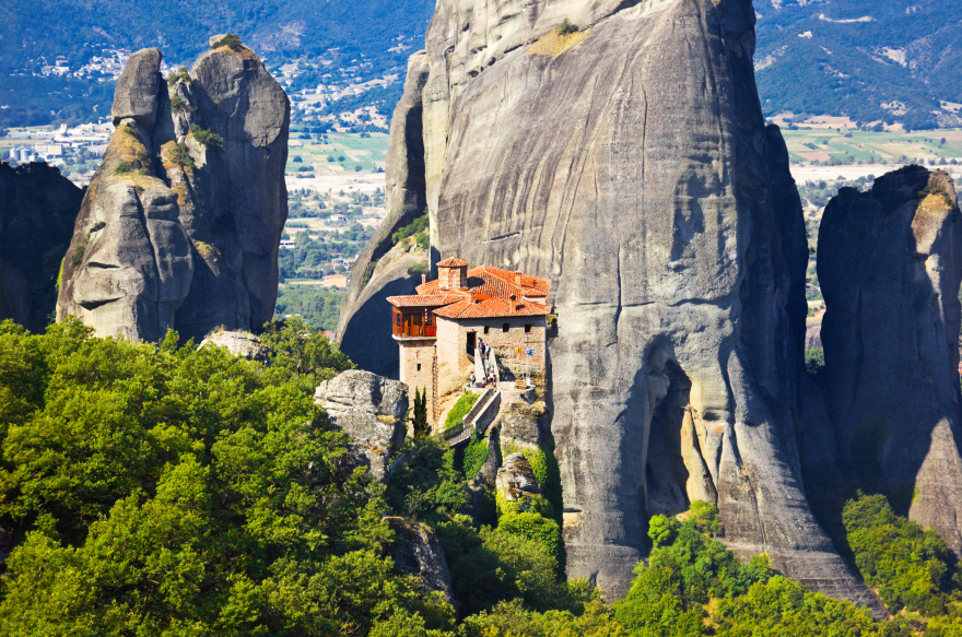 Πάσχα στην Ελλάδα: Πάτμος, Μετέωρα και Κέρκυρα οι πιο δημοφιλείς προορισμοί για τη φετινή έξοδο 