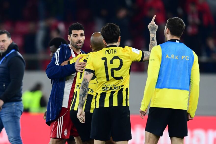 Ολυμπιακός - ΑΕΚ: Ένταση στο φινάλε με Ταρέμι και Ρότα