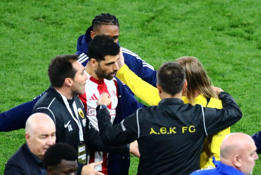 Ολυμπιακός - ΑΕΚ: Ένταση στο φινάλε με Ταρέμι και Ρότα