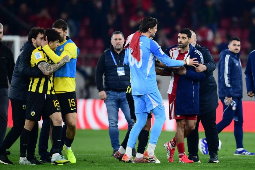 Ολυμπιακός - ΑΕΚ: Ένταση στο φινάλε με Ταρέμι και Ρότα