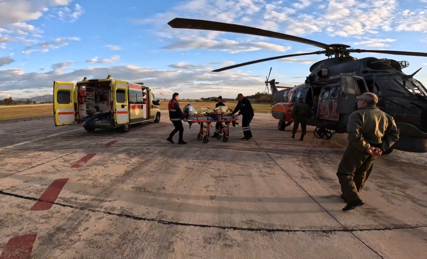 Η στιγμή της διάσωσης και αεροδιακομιδής του 56χρονου ορειβάτη που τραυματίστηκε στο Αγρίνιο, δείτε βίντεο