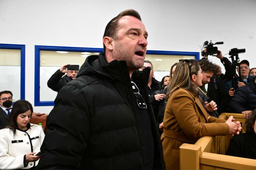 Η δίκη για την τραγωδία των Τεμπών: Πυρά από δικαστές και συγγενείς θυμάτων για την εκτός ελέγχου Κωνσταντοπούλου