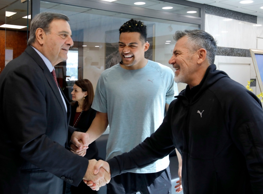 H Ελληνική Ολυμπιακή Επιτροπή επιβράβευσε τον Εμμανουήλ Καραλή για το ασημένιο στο Παγκόσμιο Πρωτάθλημα