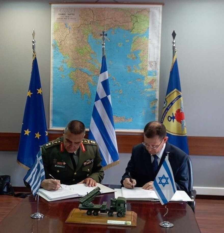 Υπογράφηκε η συμφωνία για τους εκτοξευτές πυραύλων PULS, μέρος δικτύου άμυνας «Ασπίδα του Αχιλλέα»