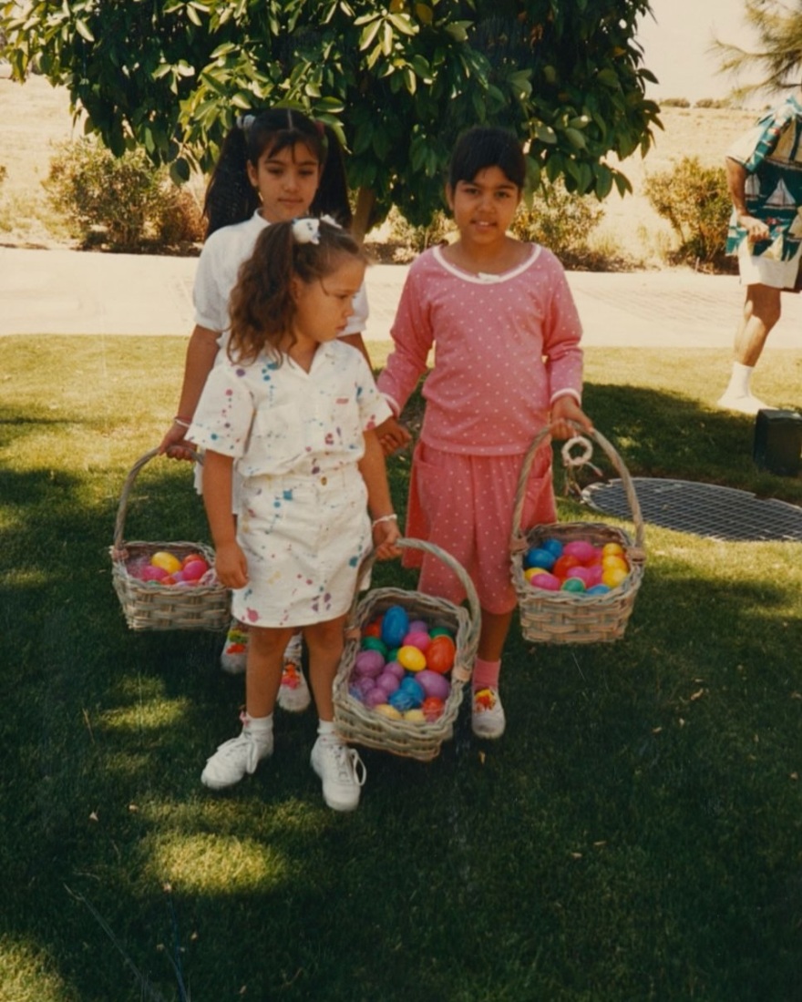 Κρις Τζένερ: Πασχαλινές αναμνήσεις με οικογενειακές φωτογραφίες από τα παλιά Η Κρις Τζένερ γιόρτασε το Πάσχα δημοσιεύοντας οικογενειακές φωτογραφίες από τα παλιά