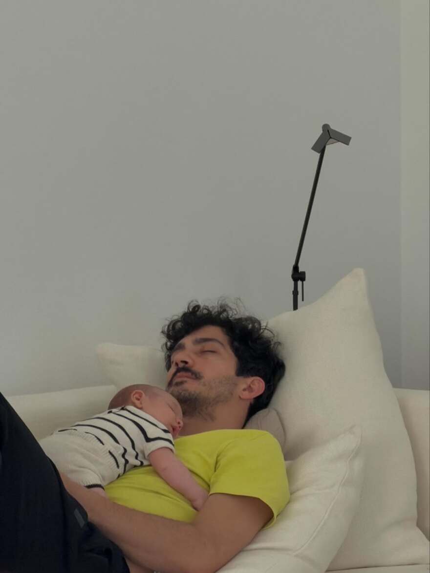 Ούρσουλα Κορμπερό: Η στιγμή που θηλάζει τον γιο της, δείτε τη φωτογραφία