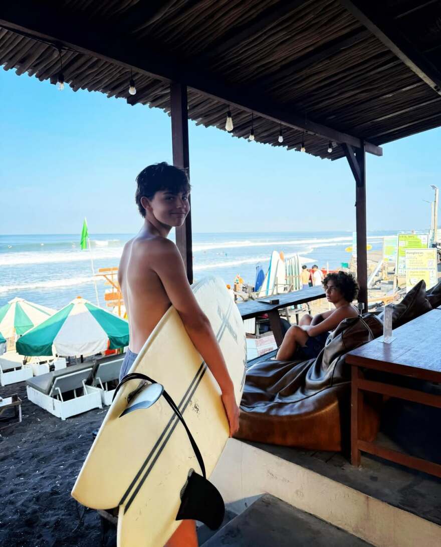 Αλεσάντρα Αμπρόσιο: Οι φωτογραφίες με τον Μπακ Πάλμερ από το ταξίδι τους στο Μπαλί