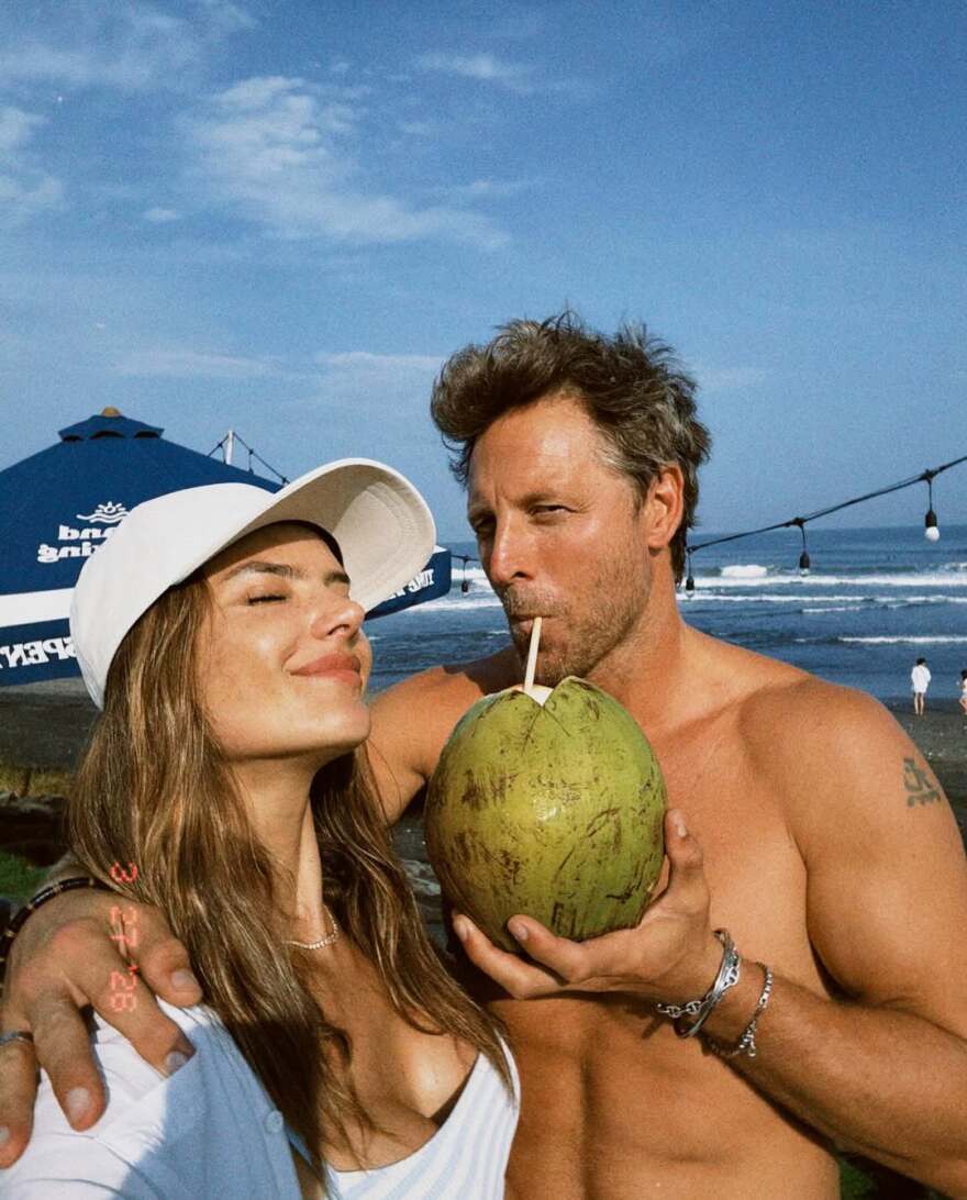 Αλεσάντρα Αμπρόσιο: Οι φωτογραφίες με τον Μπακ Πάλμερ από το ταξίδι τους στο Μπαλί