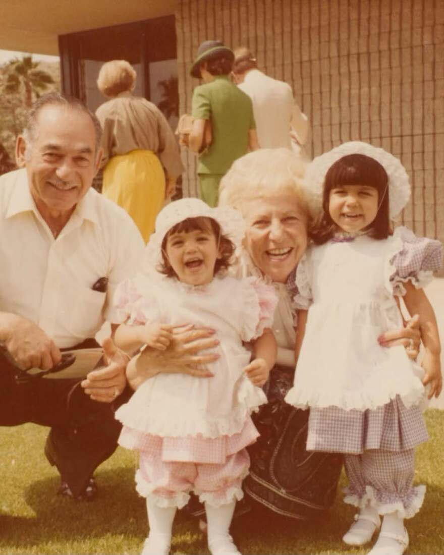 Κρις Τζένερ: Πασχαλινές αναμνήσεις με οικογενειακές φωτογραφίες από τα παλιά Η Κρις Τζένερ γιόρτασε το Πάσχα δημοσιεύοντας οικογενειακές φωτογραφίες από τα παλιά