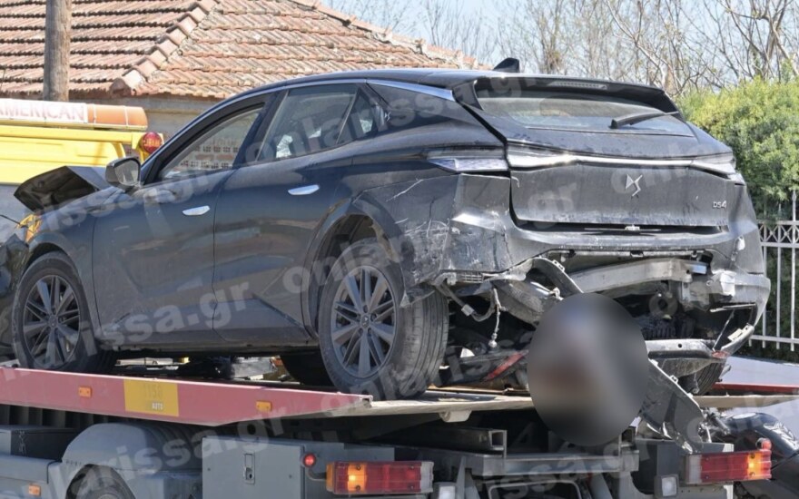 Διασωληνωμένος ένας 47χρονος μετά από καραμπόλα τριών αυτοκίνητών στη Λάρισα 
