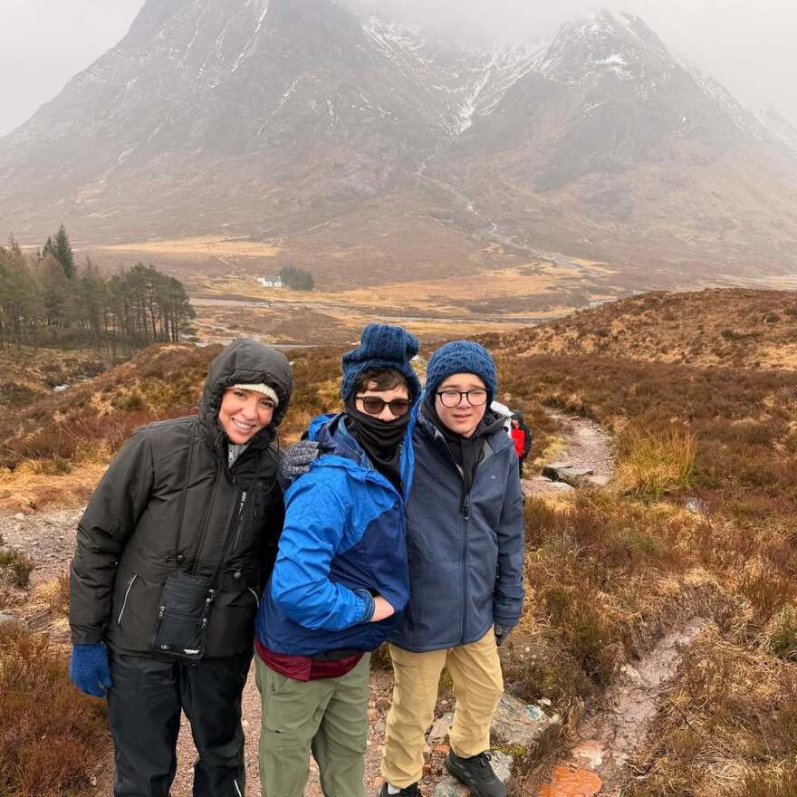 Καλομοίρα: Οικογενειακές στιγμές από το ταξίδι της στη Σκωτία Η Καλομοίρα ανέβασε φωτογραφίες από το οικογενειακό ταξίδι της στη Σκωτία