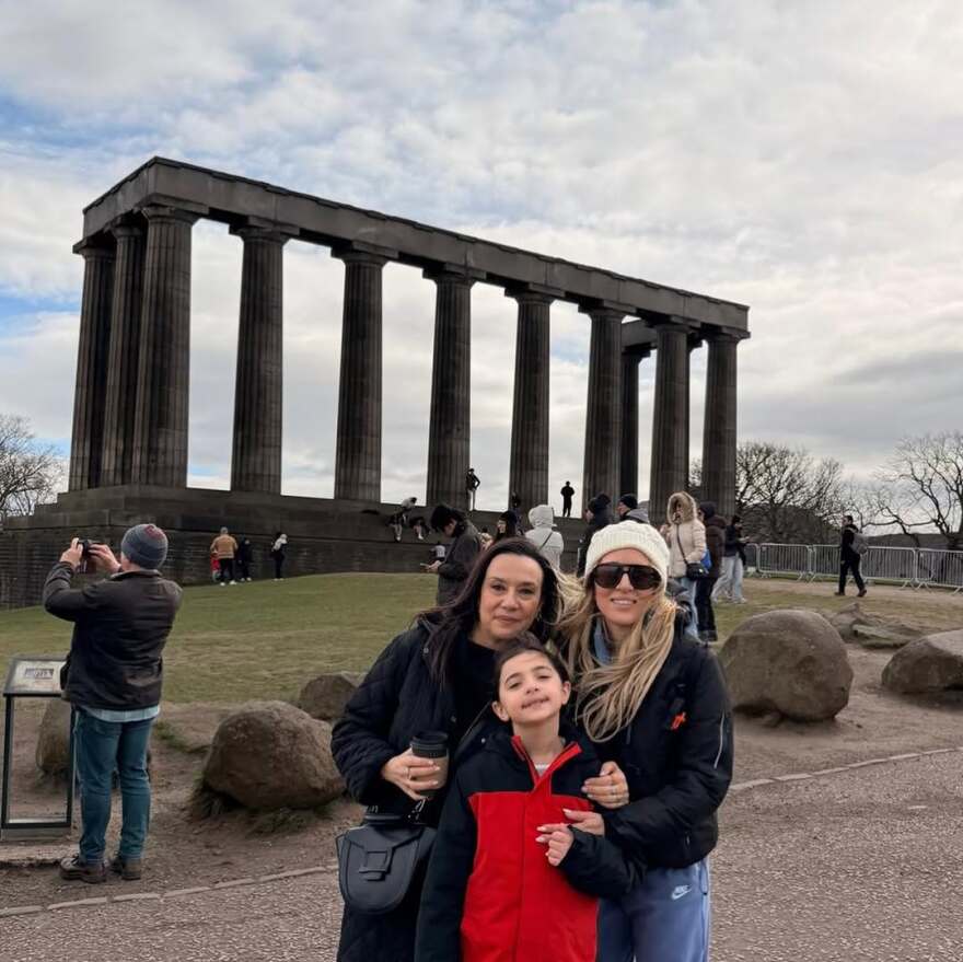 Καλομοίρα: Οικογενειακές στιγμές από το ταξίδι της στη Σκωτία Η Καλομοίρα ανέβασε φωτογραφίες από το οικογενειακό ταξίδι της στη Σκωτία