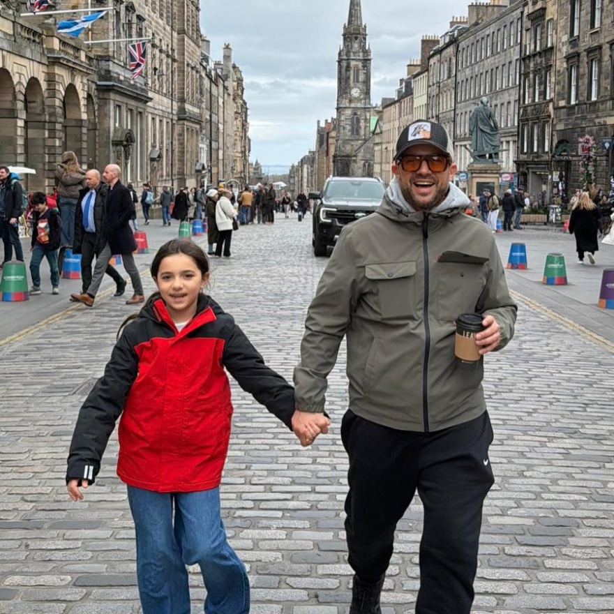 Καλομοίρα: Οικογενειακές στιγμές από το ταξίδι της στη Σκωτία Η Καλομοίρα ανέβασε φωτογραφίες από το οικογενειακό ταξίδι της στη Σκωτία