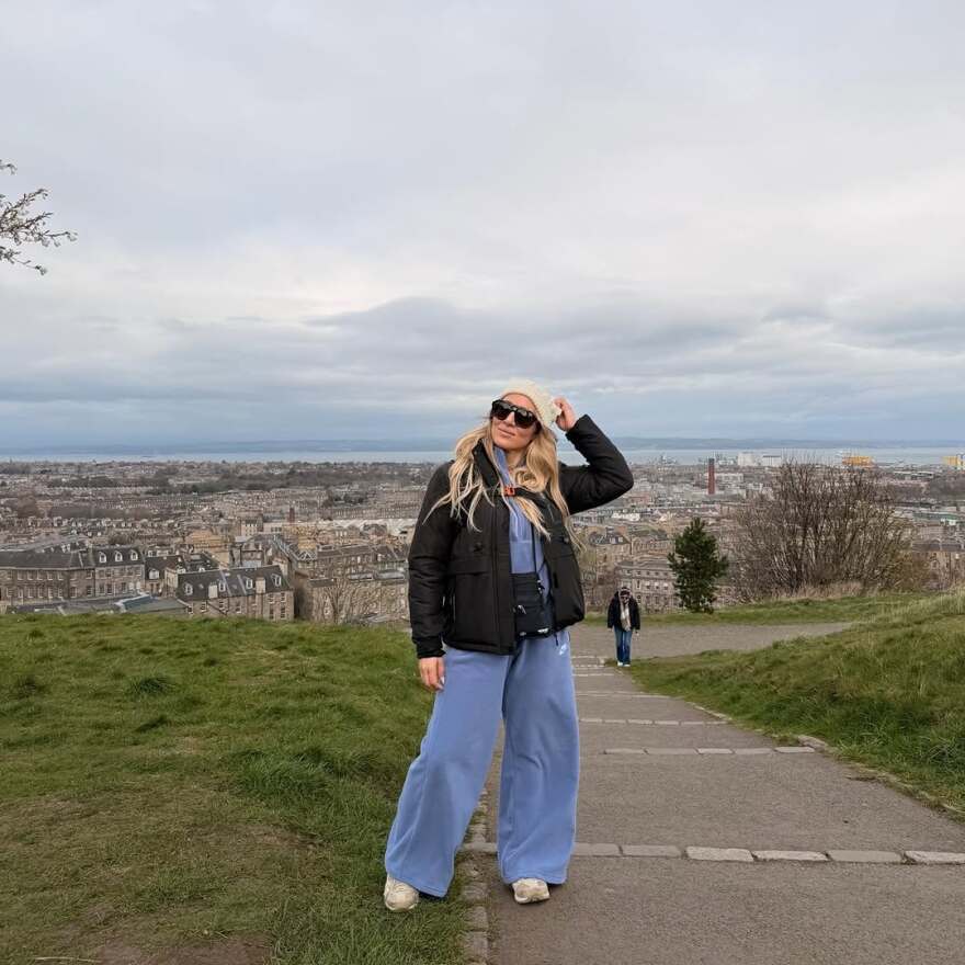 Καλομοίρα: Οικογενειακές στιγμές από το ταξίδι της στη Σκωτία Η Καλομοίρα ανέβασε φωτογραφίες από το οικογενειακό ταξίδι της στη Σκωτία