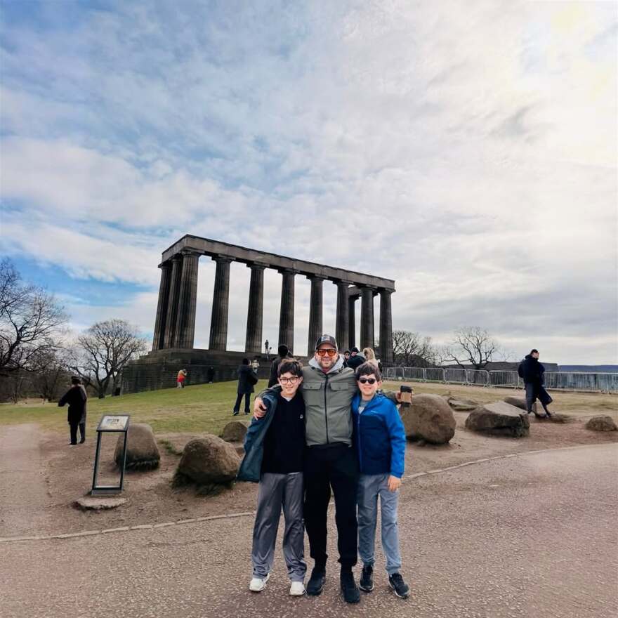 Καλομοίρα: Οικογενειακές στιγμές από το ταξίδι της στη Σκωτία Η Καλομοίρα ανέβασε φωτογραφίες από το οικογενειακό ταξίδι της στη Σκωτία