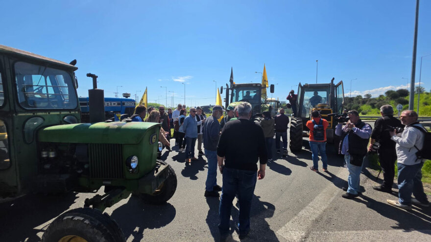 Αγρότες με τρακτέρ κατευθύνονται στον Ε65: Διαμαρτύρονται για ΟΠΕΚΕΠΕ και το αυξημένο κόστος παραγωγής, δείτε εικόνες