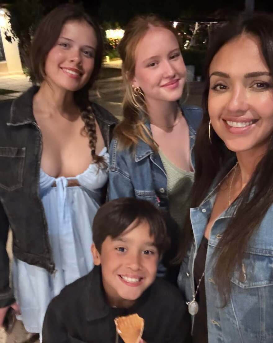 Τζέσικα Άλμπα: Οι τρυφερές φωτογραφίες με τον νέο της σύντροφο