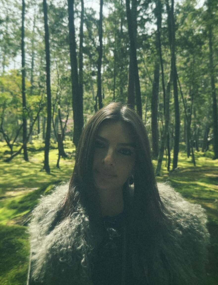 Η τόπλες φωτογραφία της Έμιλι Ραταϊκόφσκι από το ταξίδι της στην Ιαπωνία με τον Ρομέν Γαβρά