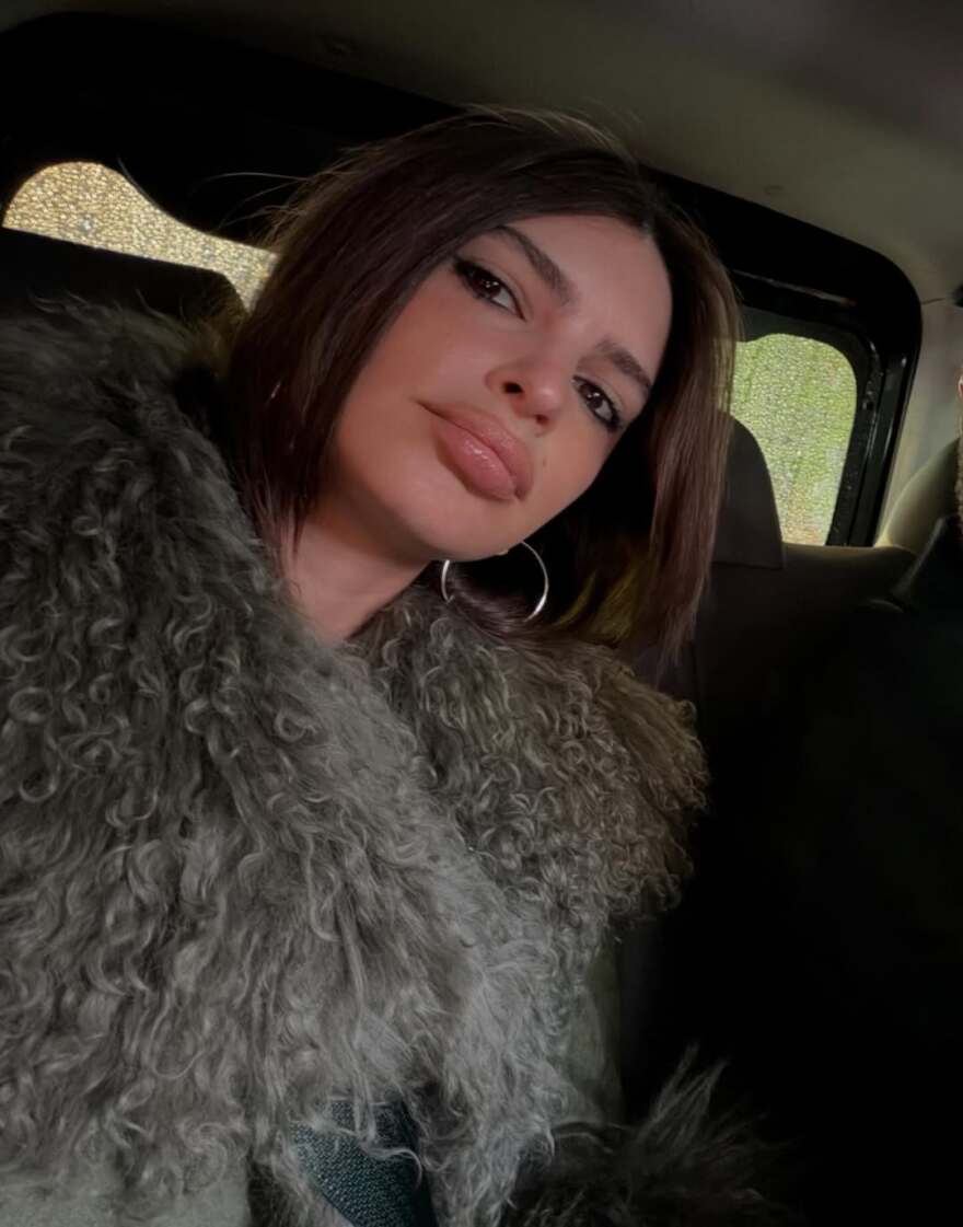 Η τόπλες φωτογραφία της Έμιλι Ραταϊκόφσκι από το ταξίδι της στην Ιαπωνία με τον Ρομέν Γαβρά