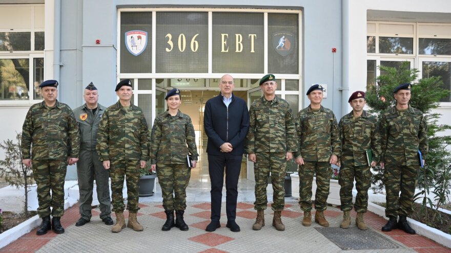 Δένδιας από Αχαρνές: Πρόοδος στην ανάπτυξη σταθμών παραγωγής drones στο 306 Εργοστάσιο Βάσης Τηλεπικοινωνιών