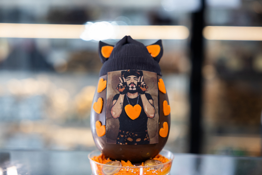 Αβγά-γίγας με τον Ακύλα και λαμπάδες Φρίντα Κάλο: Το Πάσχα στην αγορά της Θεσσαλονίκης
