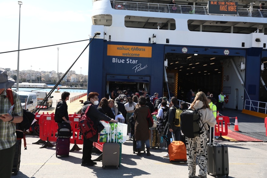 Εγκαταλείπουν το κλεινόν άστυ οι εκδρομείς του Πάσχα: Κίνηση σε εθνικές οδούς, λιμάνια και ΚΤΕΛ