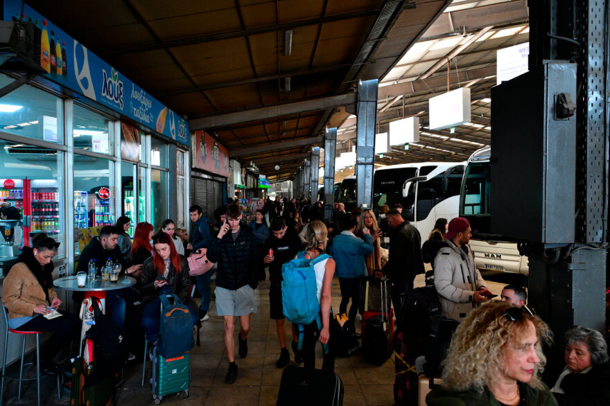 Live η κίνηση στους δρόμους: 45λεπτες καθυστερήσεις στην Αττική Οδό, κίνηση σε Κηφισό,  Αθηνών - Κορίνθου και Πειραιά