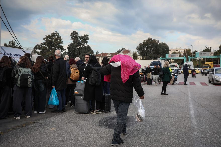 Live η κίνηση στους δρόμους: 45λεπτες καθυστερήσεις στην Αττική Οδό, κίνηση σε Κηφισό,  Αθηνών - Κορίνθου και Πειραιά