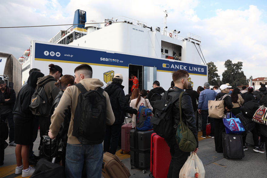 Live η κίνηση στους δρόμους: 45λεπτες καθυστερήσεις στην Αττική Οδό, κίνηση σε Κηφισό,  Αθηνών - Κορίνθου και Πειραιά