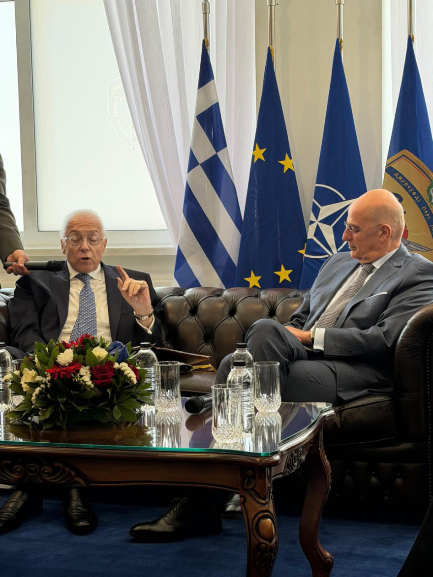 Ο γ.γ. του Άμυνας Αντώνης Οικονόμου αναγορεύτηκε σε Αρχιπλοίαρχο επί τιμή - Η άγνωστη ιστορία διαπραγμάτευσης για τα υποβρύχια 214