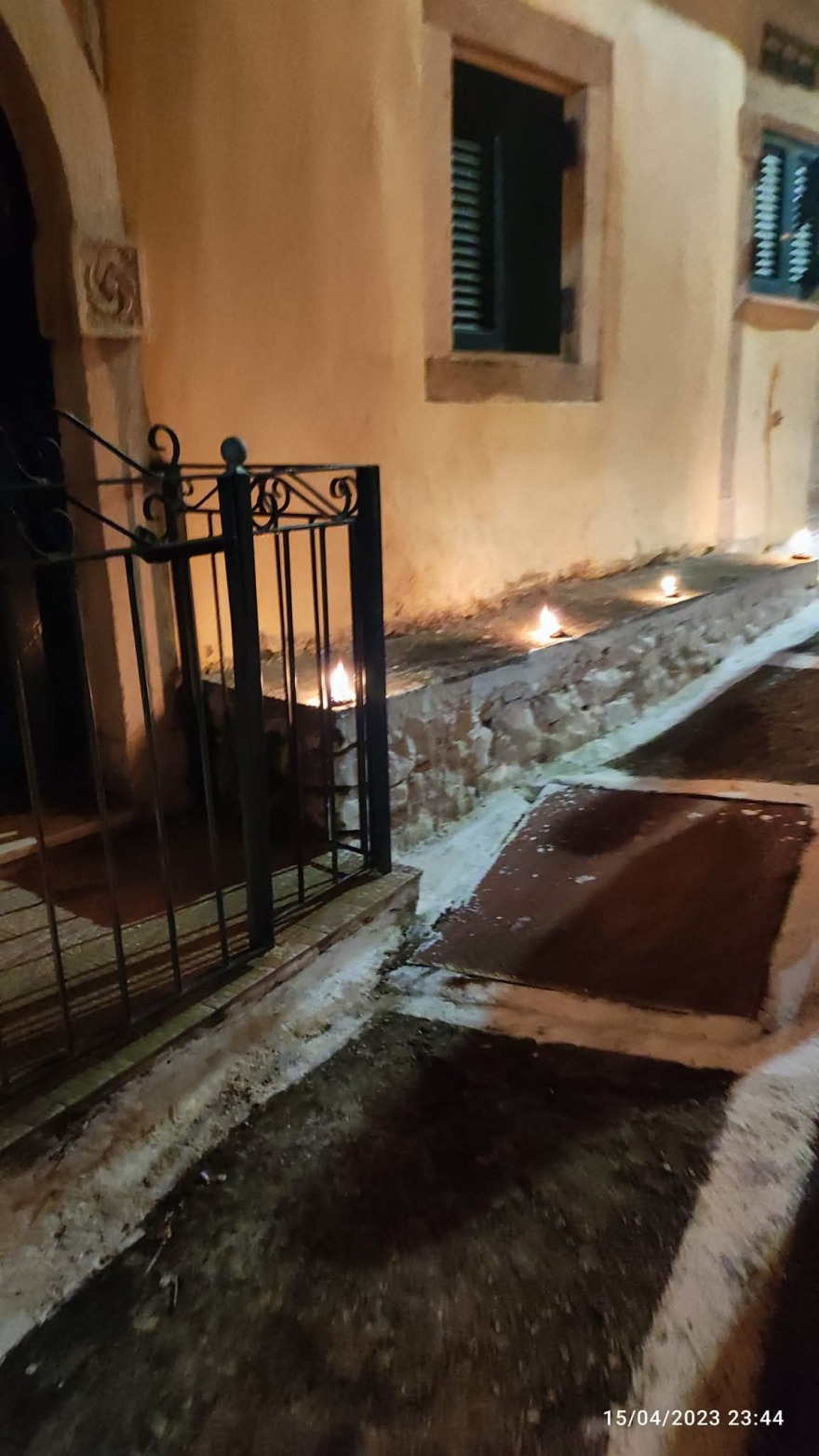 Πάσχα στην Ελλάδα: Τα έθιμα που κρατούν ζωντανή την παράδοση από τη Ναύπακτο έως την Κέρκυρα 