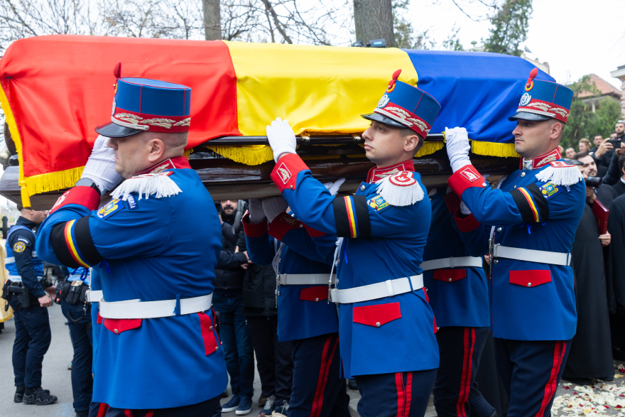 Με στρατιωτικές τιμές η κηδεία του Μιρτσέα Λουτσέσκου στο Βουκουρέστι: Εκφώνησε επικήδειο ο Ραζβάν, «παρών» και ο ΠΑΟΚ