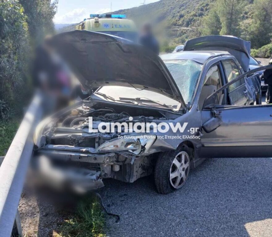 Τραυματίστηκε μητέρα σε τροχαίο στην Εθνική Αθηνών-Λαμίας: Το ΙΧ χτύπησε στις προστατευτικές μπάρες
