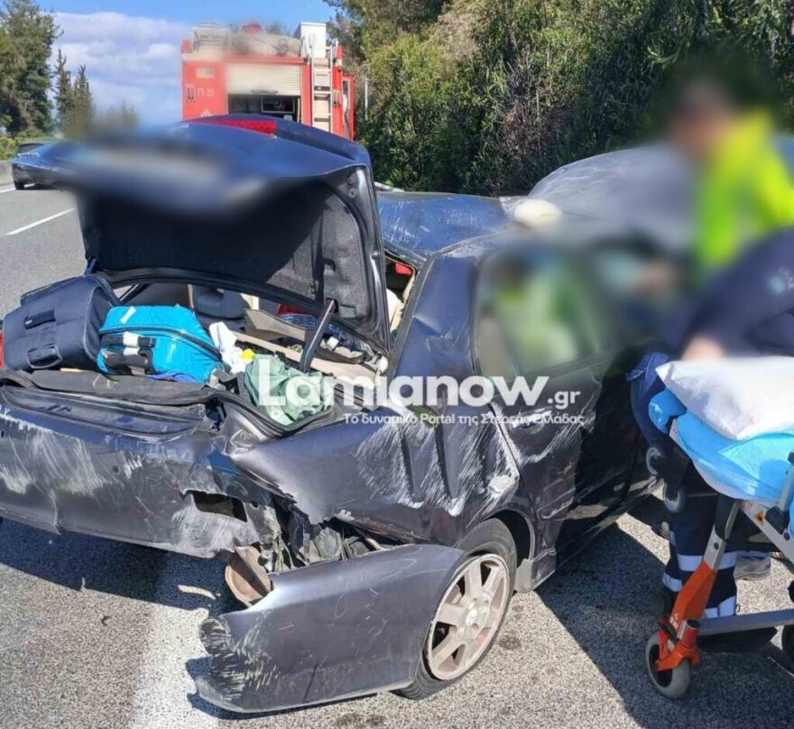 Τραυματίστηκε μητέρα σε τροχαίο στην Εθνική Αθηνών-Λαμίας: Το ΙΧ χτύπησε στις προστατευτικές μπάρες