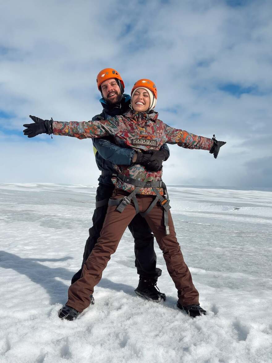 Η Ευγενία Σαμαρά συνεχίζει τις διακοπές της στην Ισλανδία: Φωτογραφήθηκε ανάμεσα σε παγετώνες