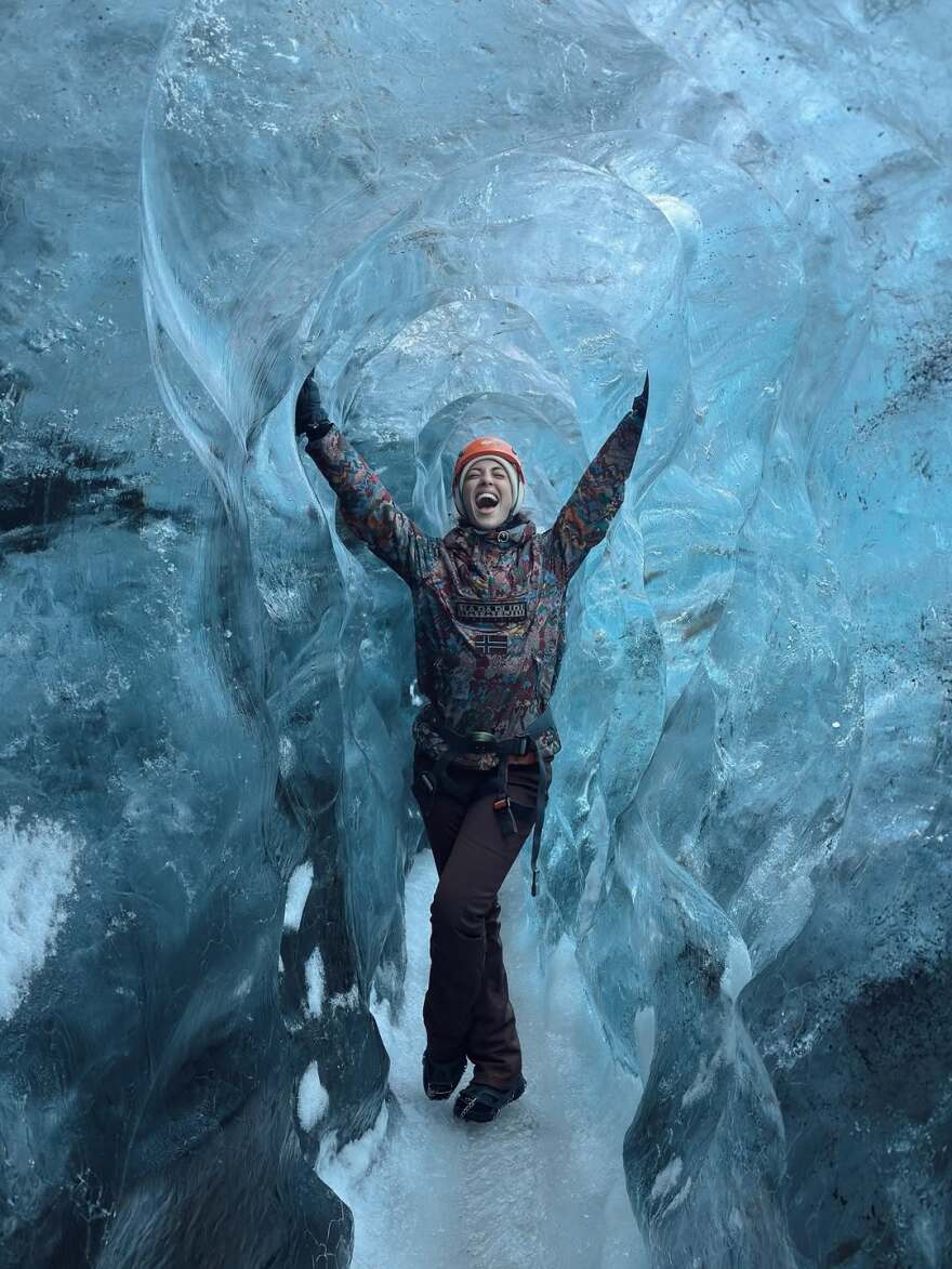 Η Ευγενία Σαμαρά συνεχίζει τις διακοπές της στην Ισλανδία: Φωτογραφήθηκε ανάμεσα σε παγετώνες