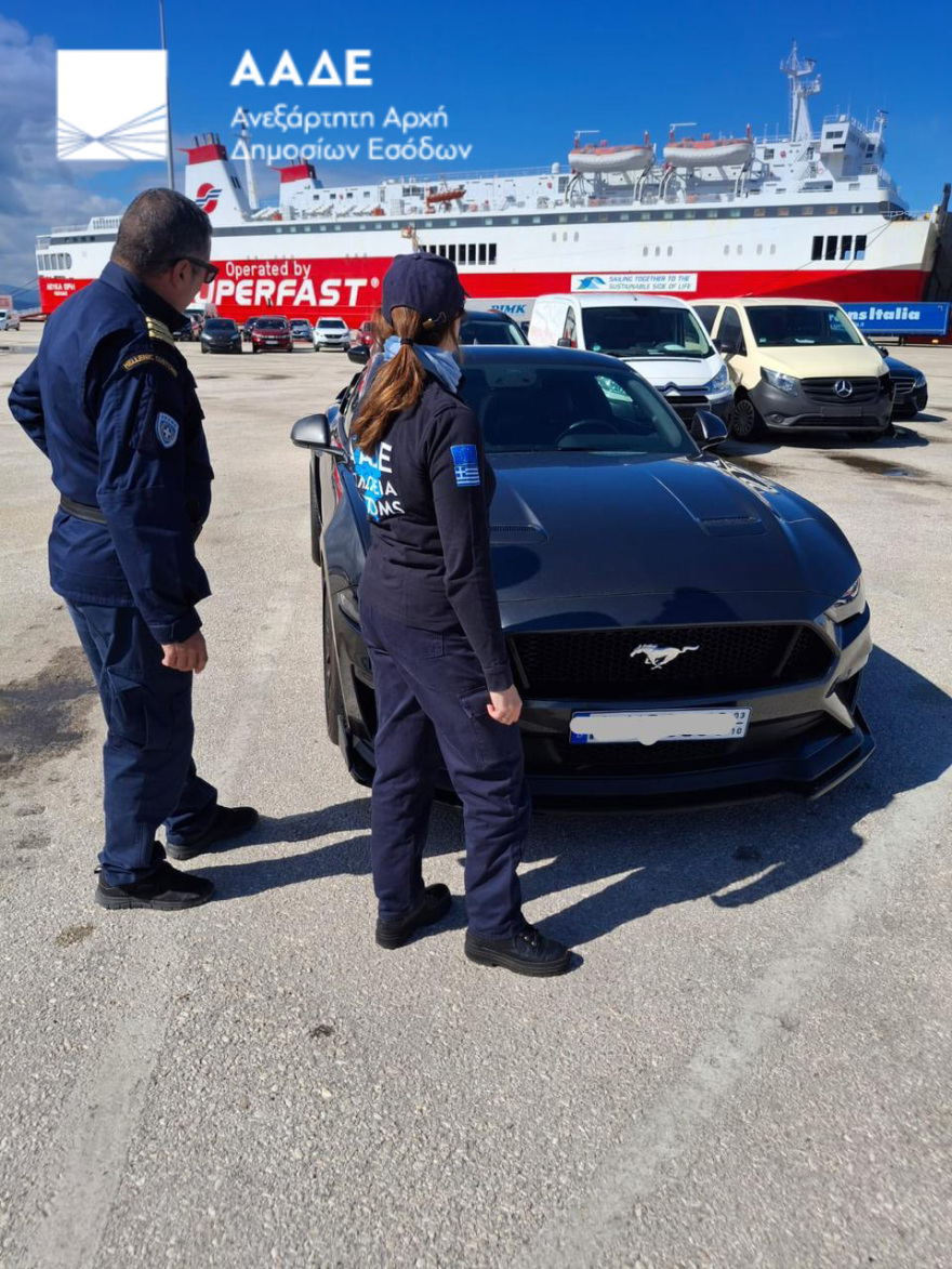 ΑΑΔΕ - επιχείρηση «Supercars»: Δεσμεύτηκαν 229 πολυτελή ΙΧ με ξένες πινακίδες
