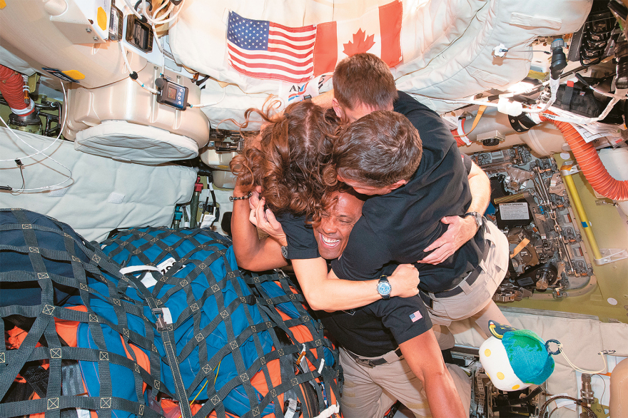 Τι είδαν και τι έκαναν οι 4 αστροναύτες του Artemis II στη σκοτεινή πλευρά της Σελήνης: «Τώρα είμαστε έτοιμοι να πατήσουμε στο Φεγγάρι το 2028»
