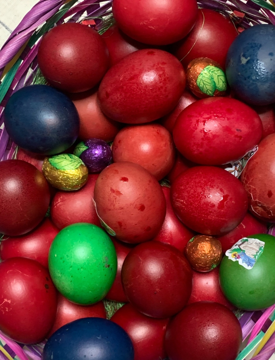 Πάσχα στην εποχή των social media: Ανάμεσα στο βίωμα και το «content» των social media