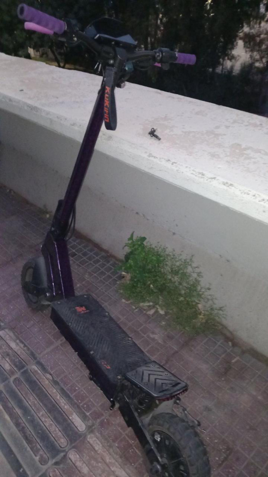 Επίθεση με κροτίδα σε λεωφορείο στον Πειραιά – Σύλληψη 14χρονου που είχε εκρηκτικά στο σακίδιό οτυ